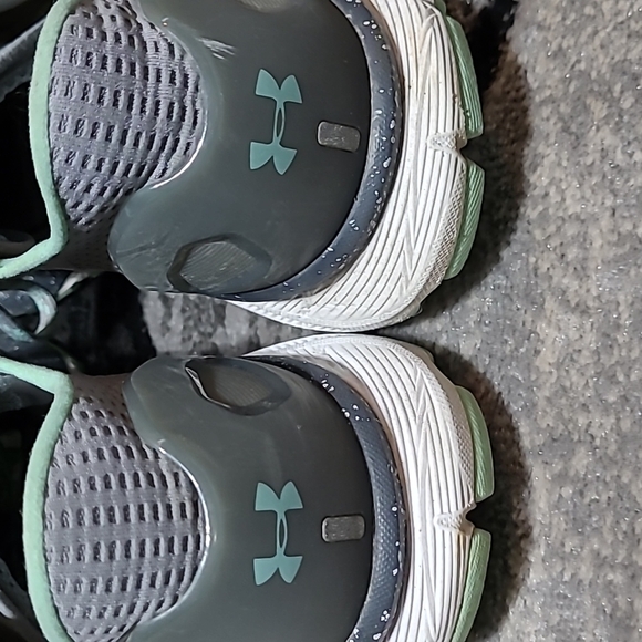UNDER ARMOUR CHARGED RUNNING SHOES PRICE FIRM - Picture 11 of 13